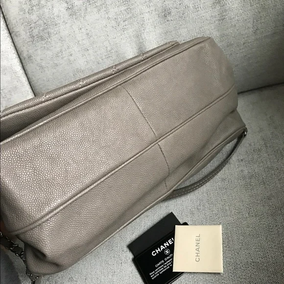 Chanel shoulder bag in grey caviar - Picture 4 of 16